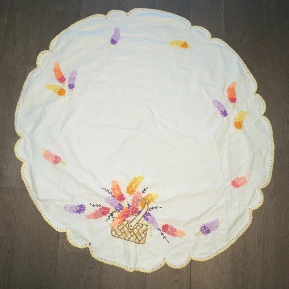 Vintage Round Cotton Tablecloth Needlecraft Embroidery Floral *read* - Picture 1 of 7